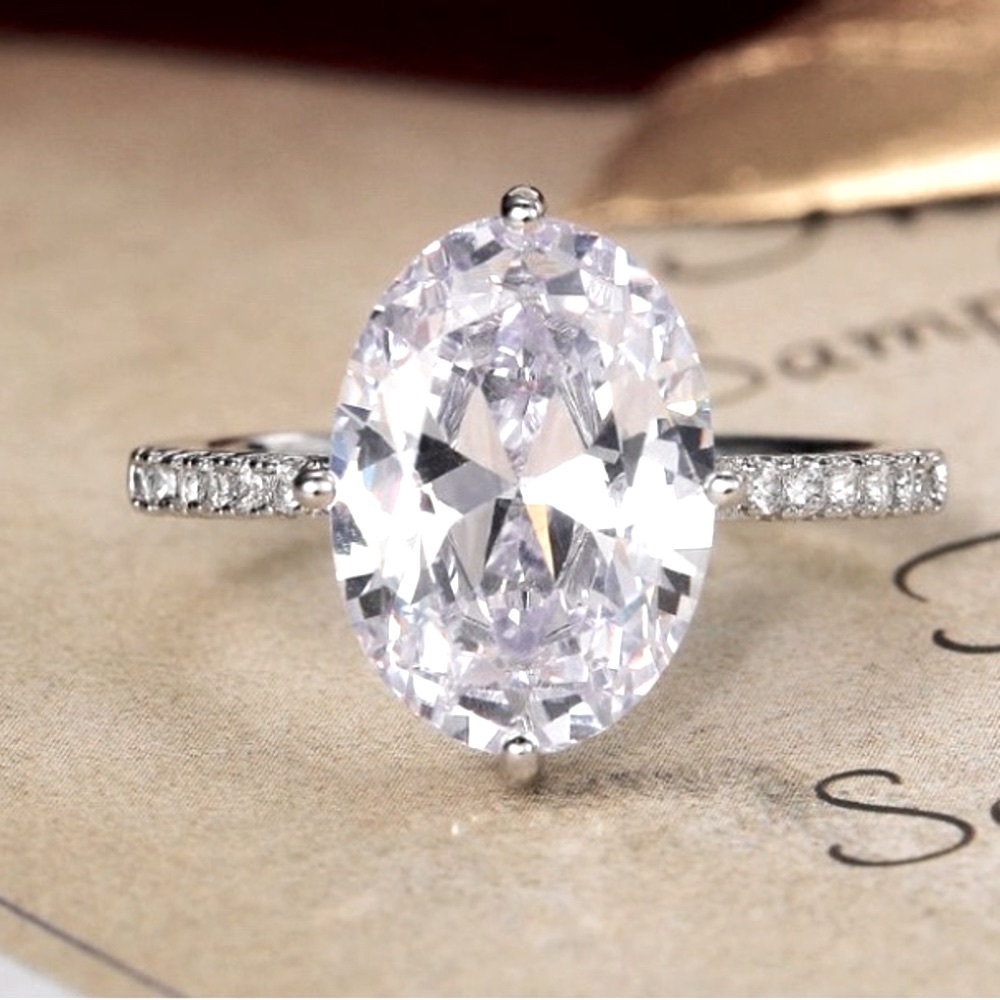 💎Nwot lab created diamond oval solitaire with diamonds inlaid down banf😉